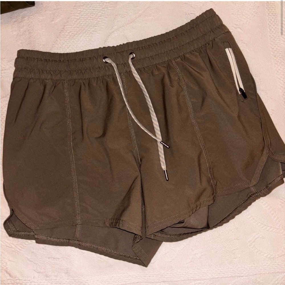 Vuori Clementine Short Women’s Medium dusty olive green